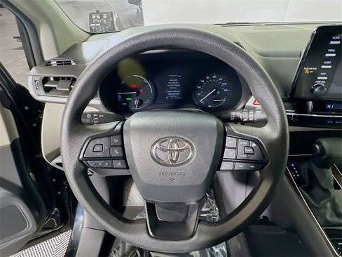 Certified 2024 Toyota Sienna LE image 11