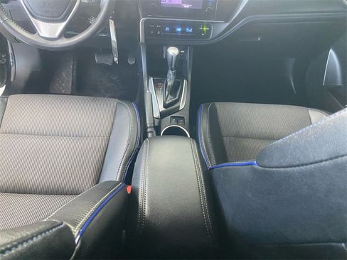 Used 2018 Toyota Corolla SE image 6