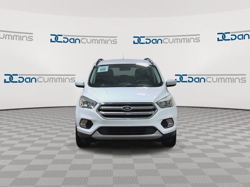 Used 2017 Ford Escape SE w/ Equipment Group 201A AWD/4WD image 3