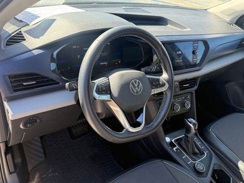 Used 2022 Volkswagen Taos SE image 4