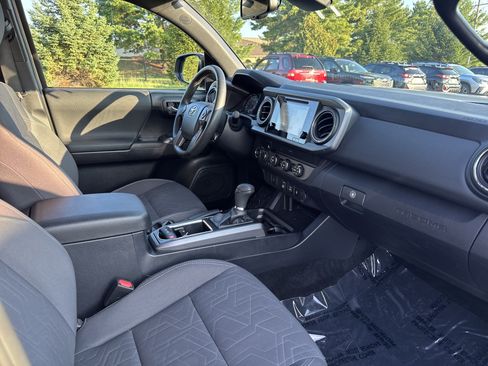 Used 2019 Toyota Tacoma TRD Off-Road AWD/4WD image 15