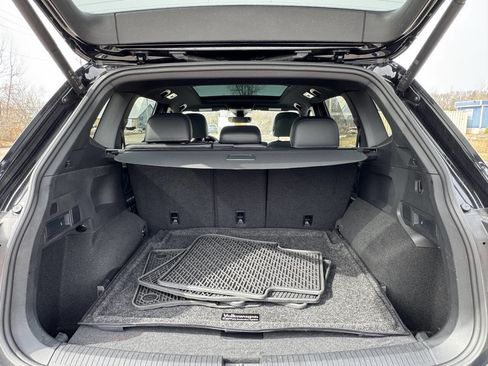 Used 2024 Volkswagen Tiguan SEL R-Line image 18