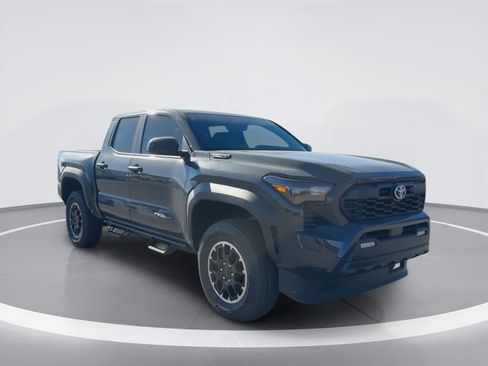 Used 2025 Toyota Tacoma TRD Off-Road AWD/4WD image 2