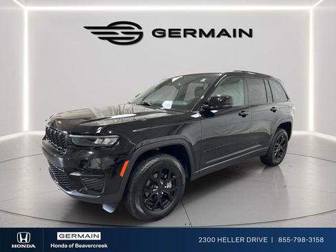 Used 2025 Jeep Grand Cherokee Altitude AWD/4WD image 4