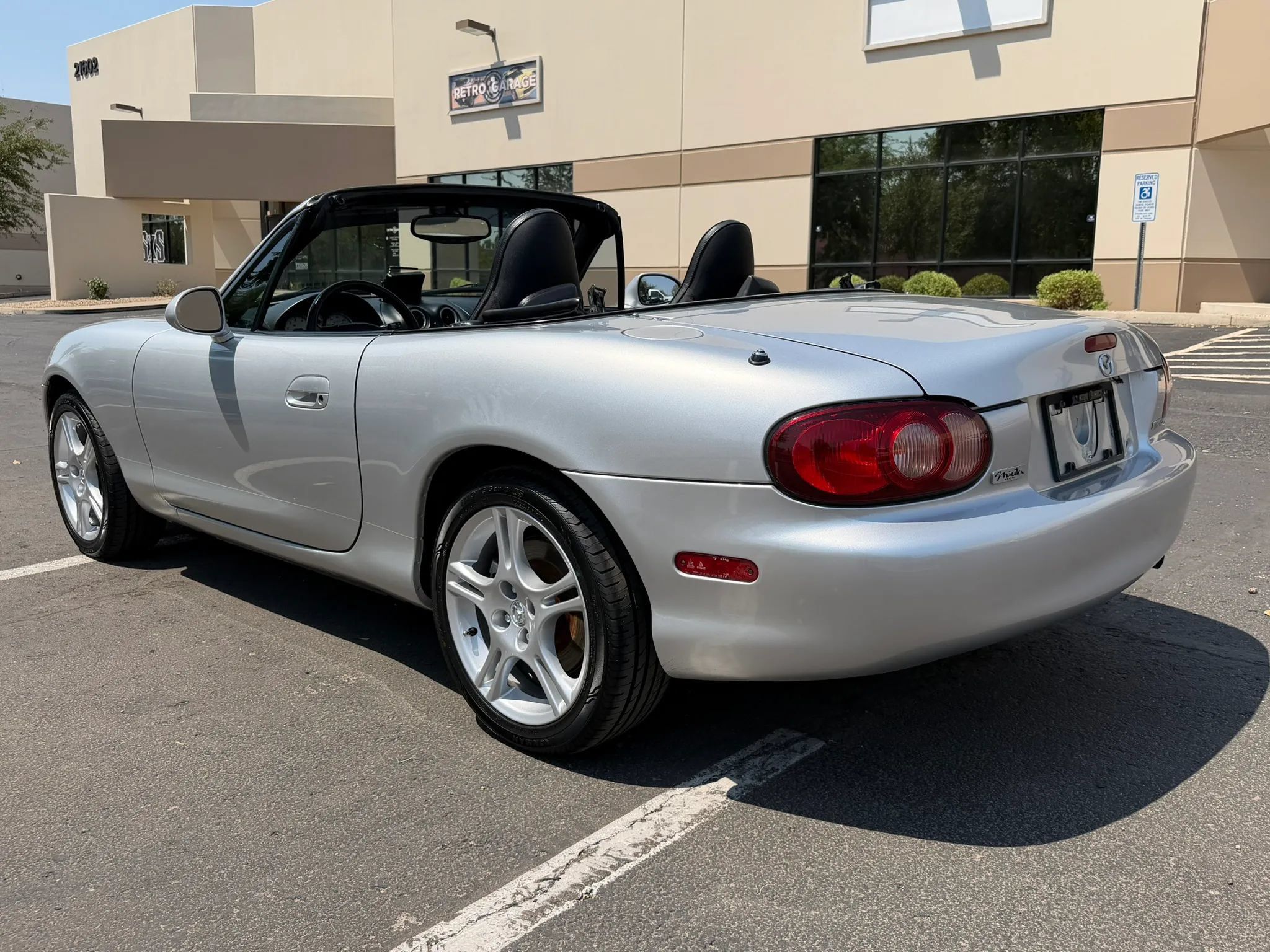Used 2005 MAZDA MX-5 Miata LS RWD image 7