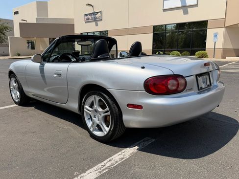 Used 2005 MAZDA MX-5 Miata LS RWD image 7