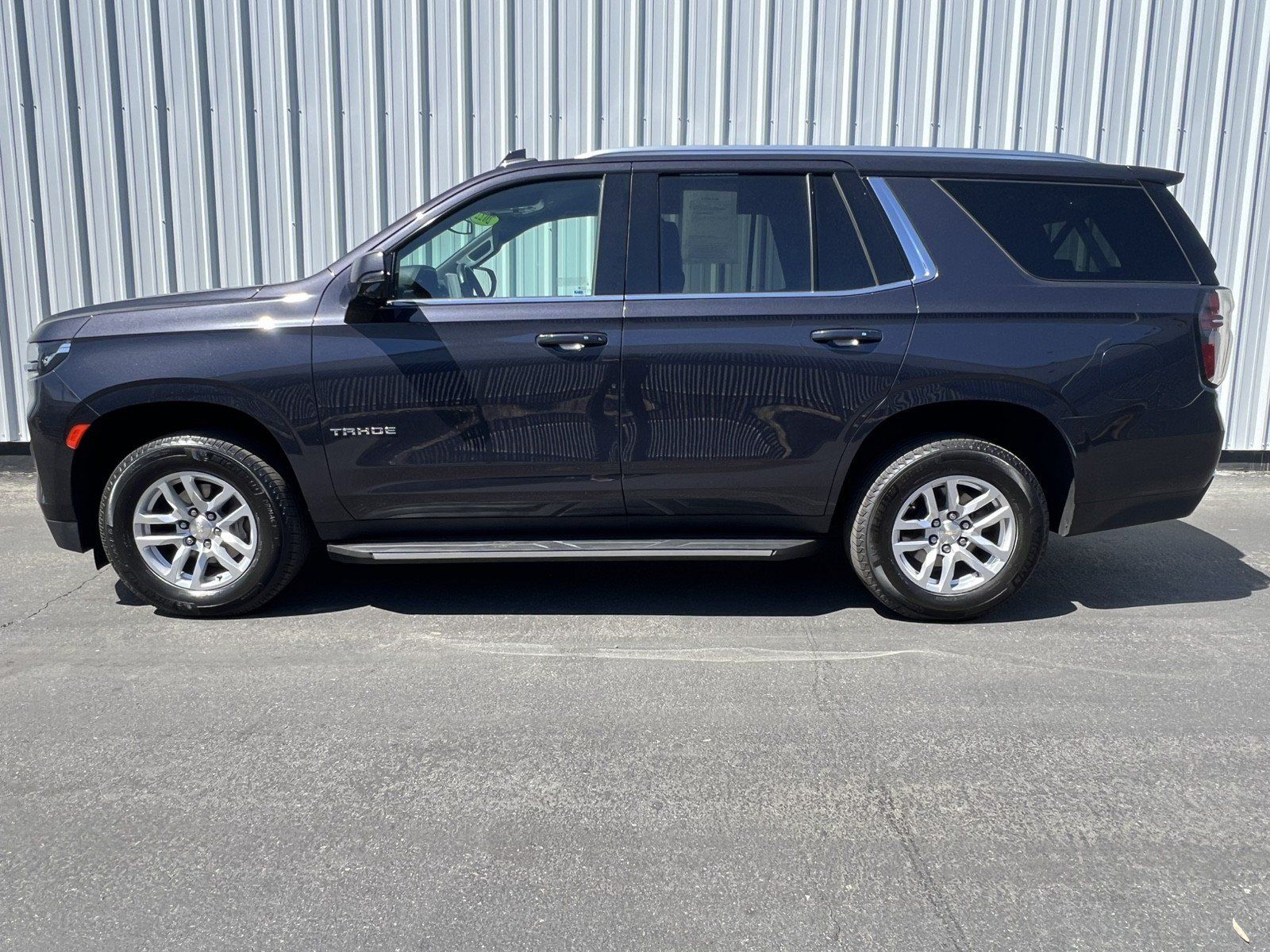 Used 2022 Chevrolet Tahoe LT w/ Luxury Package AWD/4WD image 3