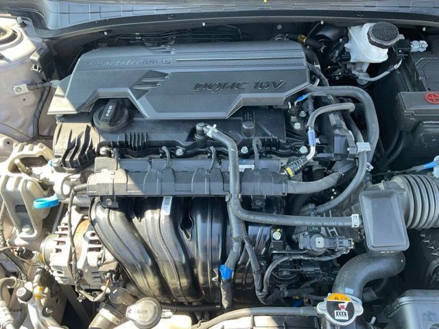 Used 2025 Hyundai Elantra SEL FWD image 23