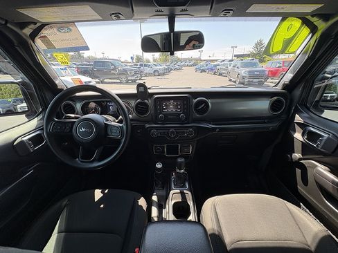 Used 2019 Jeep Wrangler Sport AWD/4WD image 18