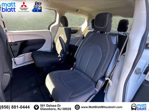 Used 2023 Chrysler Voyager LX image 27