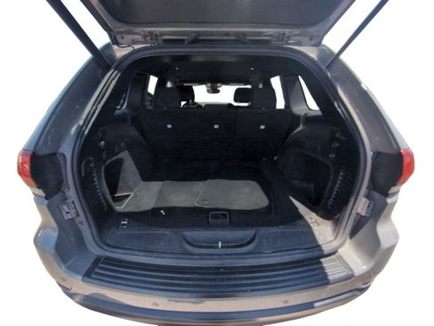 Used 2020 Jeep Grand Cherokee Laredo AWD/4WD image 19