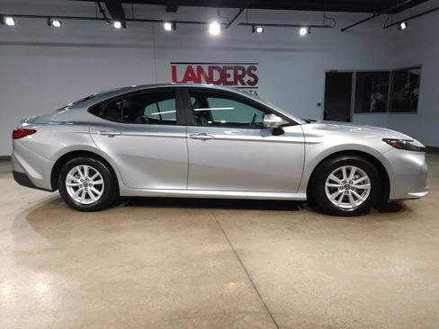 Used 2025 Toyota Camry LE FWD image 8