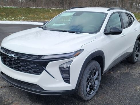 New 2026 Chevrolet Trax LT image 3