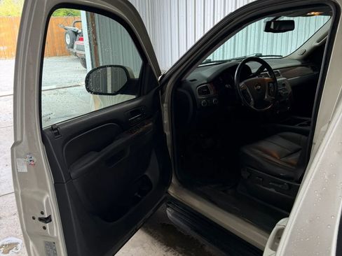 Used 2014 Chevrolet Suburban LT AWD/4WD image 8