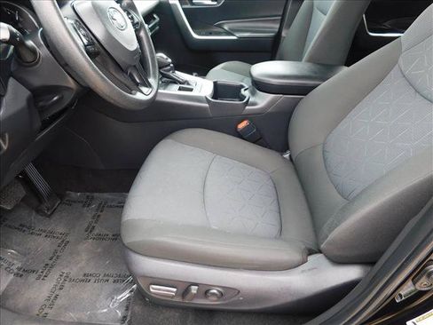 Used 2025 Toyota RAV4 XLE AWD/4WD image 22