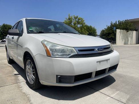 Used 2009 Ford Focus SE FWD image 4