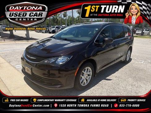 Used 2017 Chrysler Pacifica LX FWD image 1