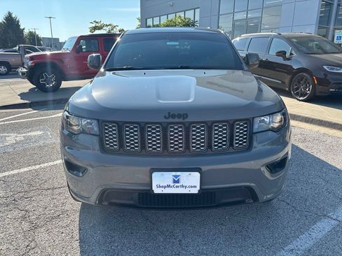 Used 2021 Jeep Grand Cherokee Laredo X AWD/4WD image 3