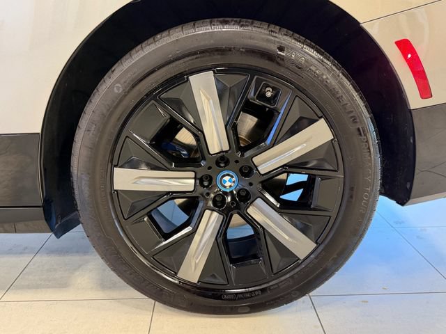 Used 2024 BMW iX xDrive50 w/ Sport Package AWD/4WD image 41