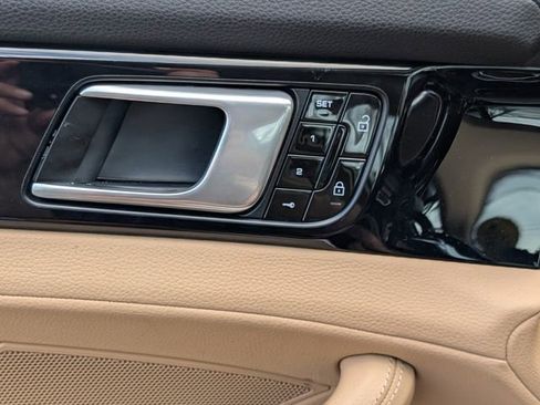 Used 2021 Porsche Panamera image 31
