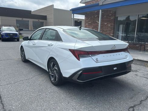Used 2025 Hyundai Elantra Limited FWD image 3