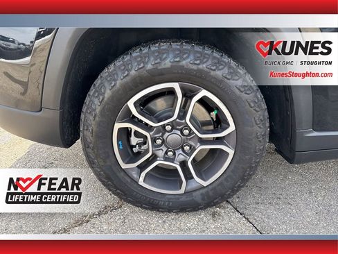 Used 2023 Jeep Grand Cherokee Trailhawk w/ Luxury Tech Group III image 14