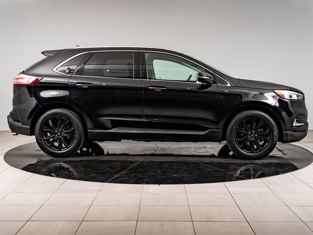 Used 2019 Ford Edge Titanium FWD image 11