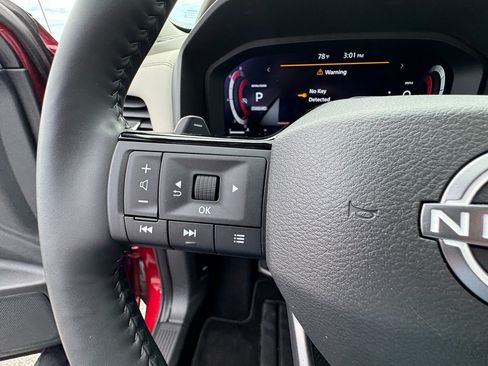 Used 2025 Nissan Rogue SL w/ Tech Package FWD image 18