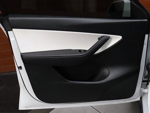 Used 2021 Tesla Model Y Long Range image 41