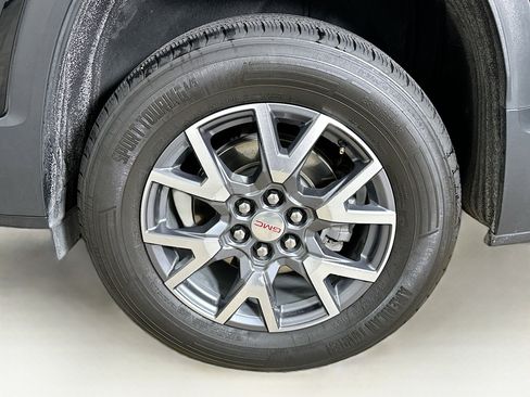 Used 2023 GMC Acadia SLT image 11