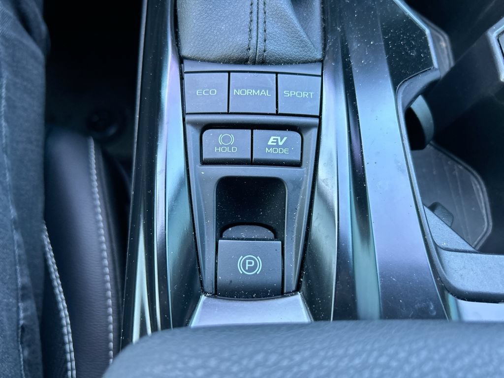 Certified 2025 Toyota Camry SE FWD image 34