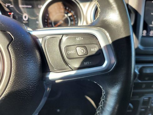 Used 2020 Jeep Gladiator Overland w/ Trailer Tow Package image 32