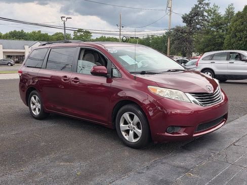 Used 2013 Toyota Sienna LE w/ Towing Pkg FWD image 4