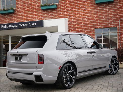 New 2026 Rolls-Royce Cullinan Black Badge image 2