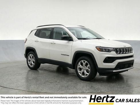 Used 2025 Jeep Compass Latitude AWD/4WD image 1