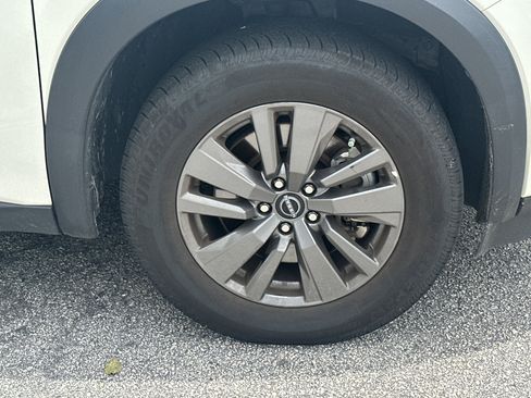 Used 2024 Nissan Pathfinder SV FWD image 12