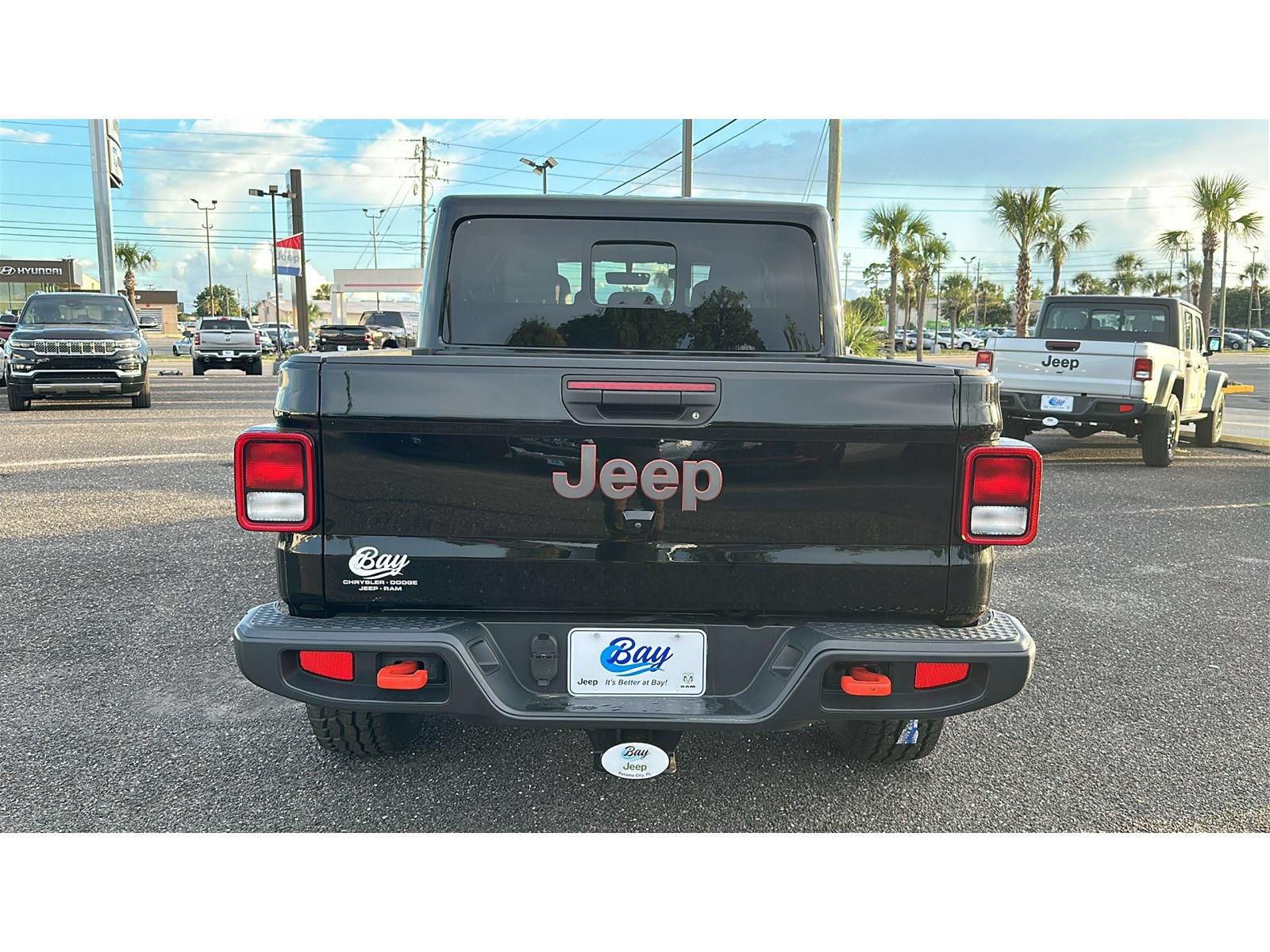 Used 2023 Jeep Gladiator Mojave w/ Cold Weather Group AWD/4WD image 5