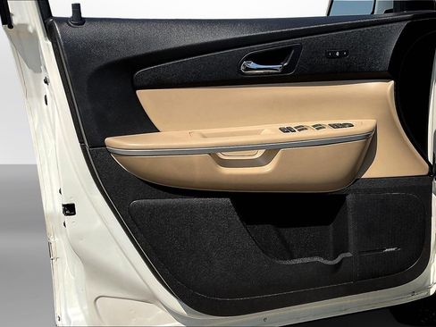 Used 2011 GMC Acadia SLT image 27