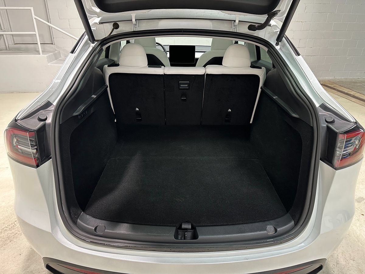 Used 2023 Tesla Model Y AWD image 7