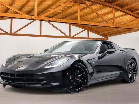 Used 2014 Chevrolet Corvette Stingray Coupe RWD image 1