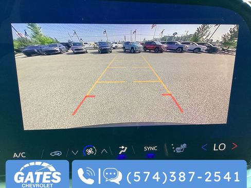 Used 2025 Chevrolet Traverse LT image 23