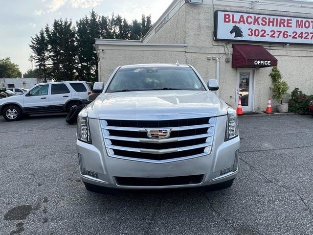 Used 2019 Cadillac Escalade Luxury AWD/4WD image 2