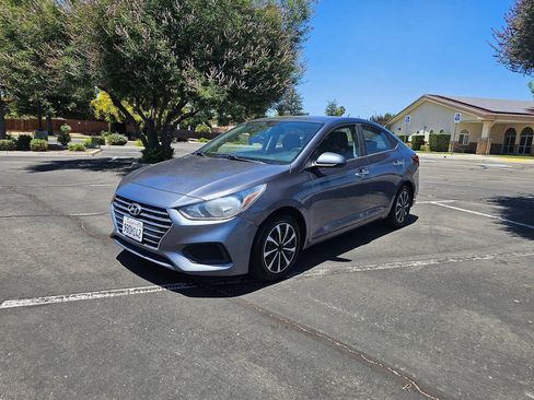 Used 2020 Hyundai Accent SE FWD image 2