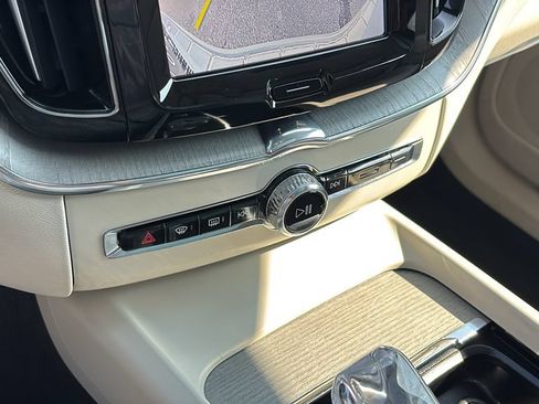 Certified 2025 Volvo XC60 B5 Ultra AWD/4WD image 21