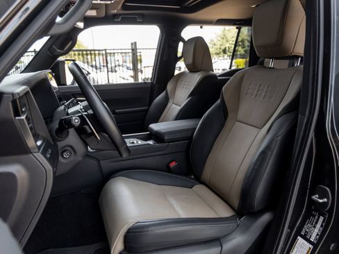 Used 2024 Lexus GX 550 AWD/4WD image 24