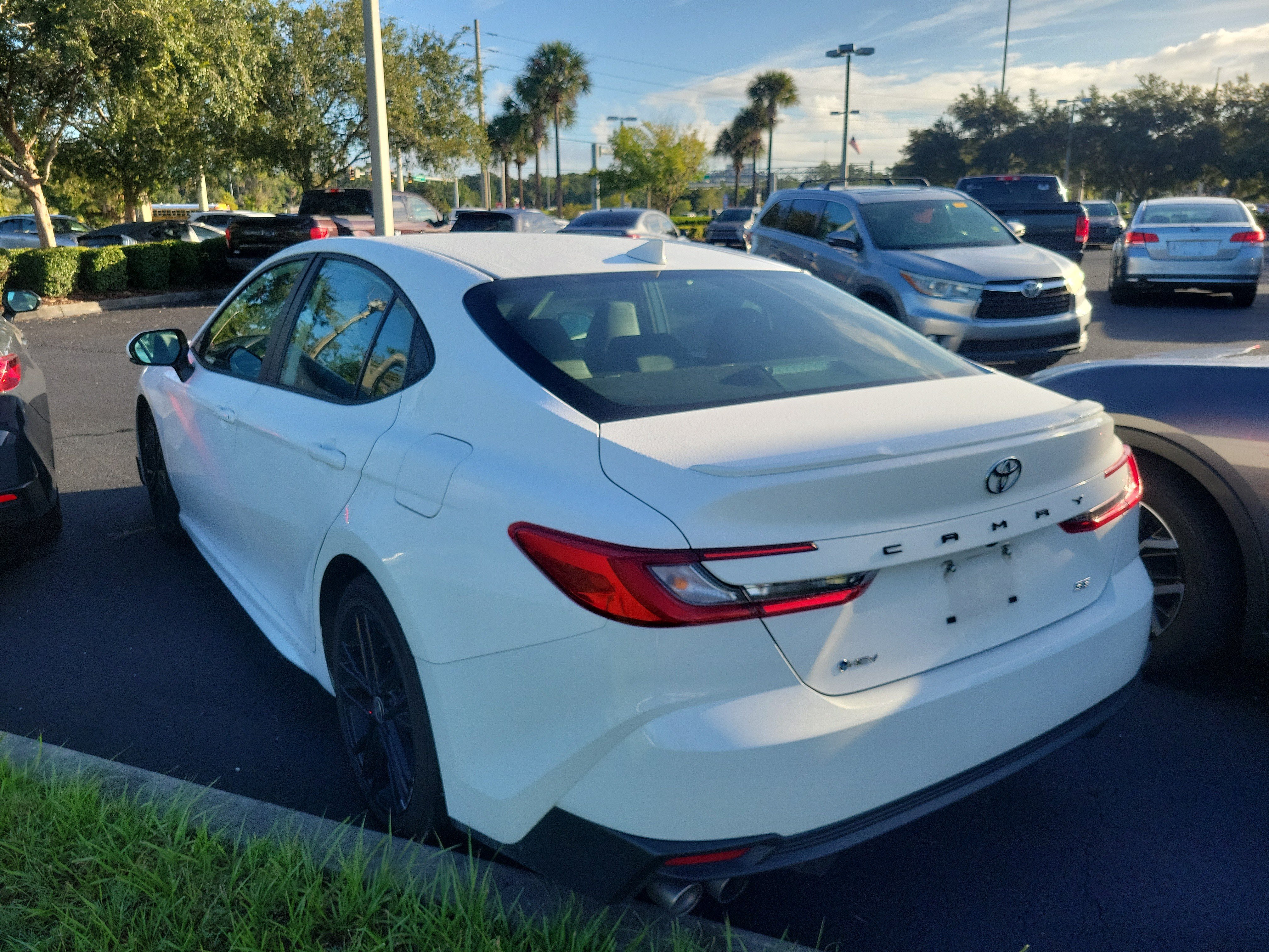 Used 2025 Toyota Camry SE FWD image 30