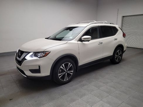 Used 2020 Nissan Rogue SV w/ Premium Package FWD image 2