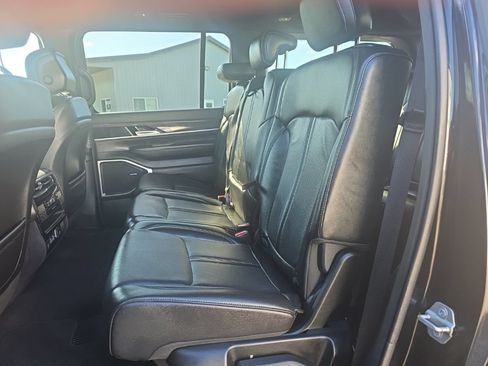 Used 2024 Jeep Wagoneer Series II w/ Flexible Seating Group AWD/4WD image 15