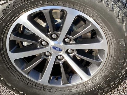 Used 2021 Ford Expedition XLT image 27