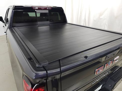 Used 2022 GMC Sierra 1500 Denali w/ Technology Package AWD/4WD image 9